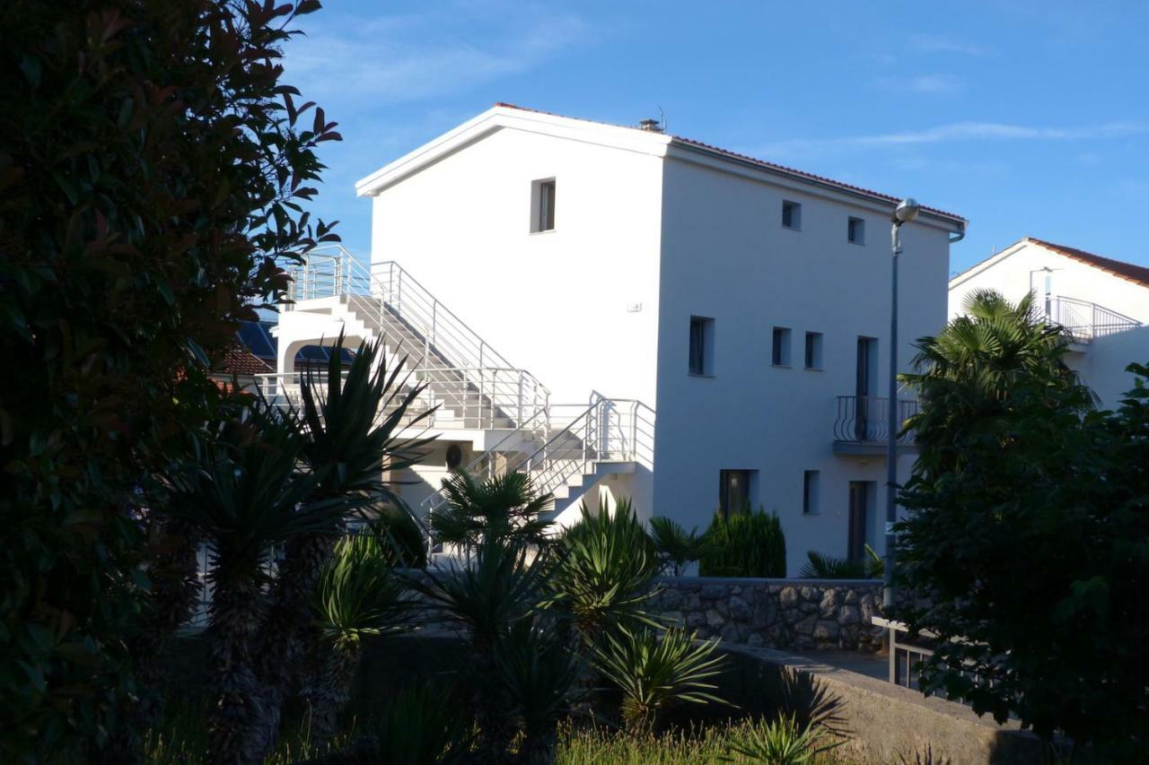 Apartments Monja & Dadi, Malinska, Vantacici Exterior foto