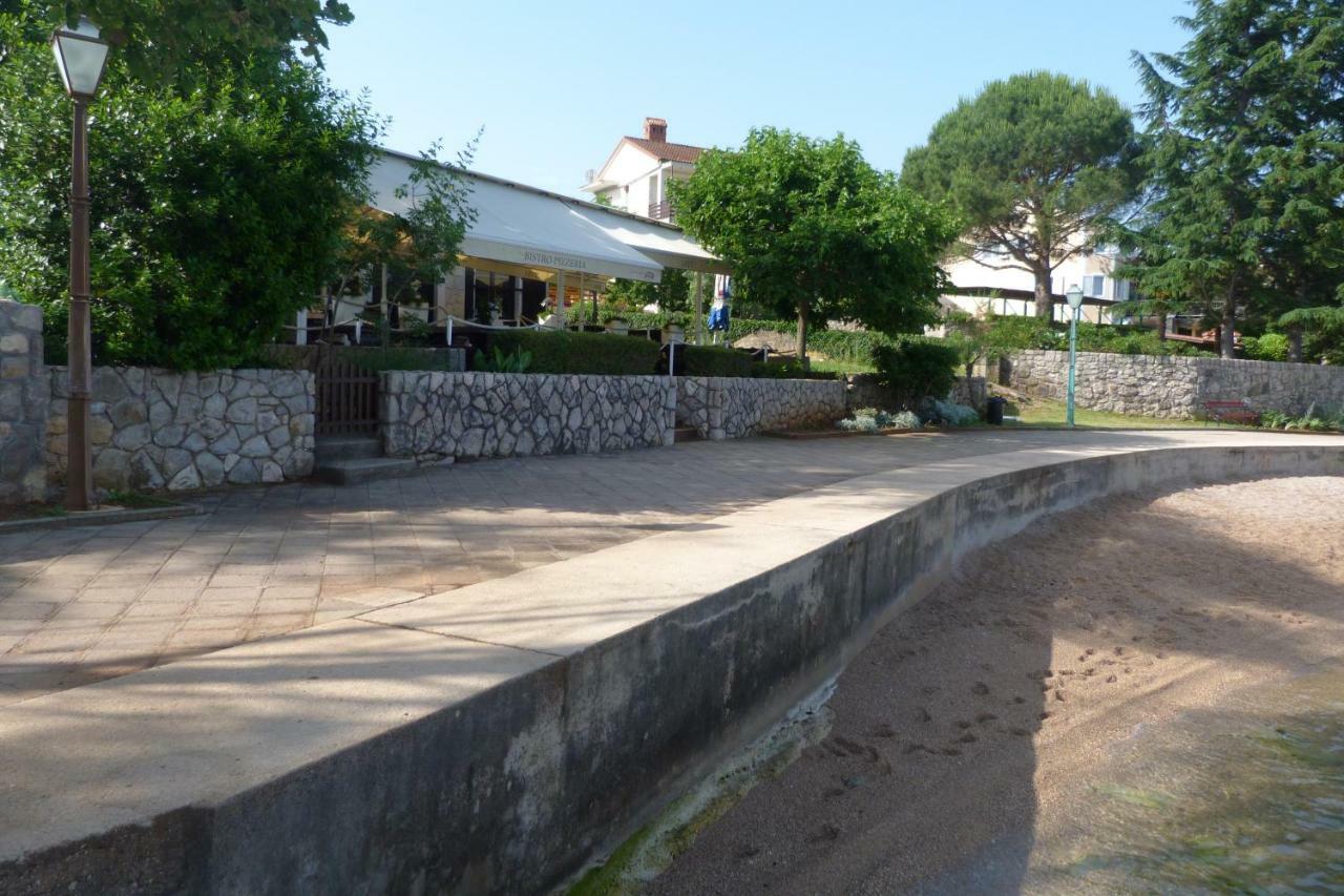 Apartments Monja & Dadi, Malinska, Vantacici Exterior foto