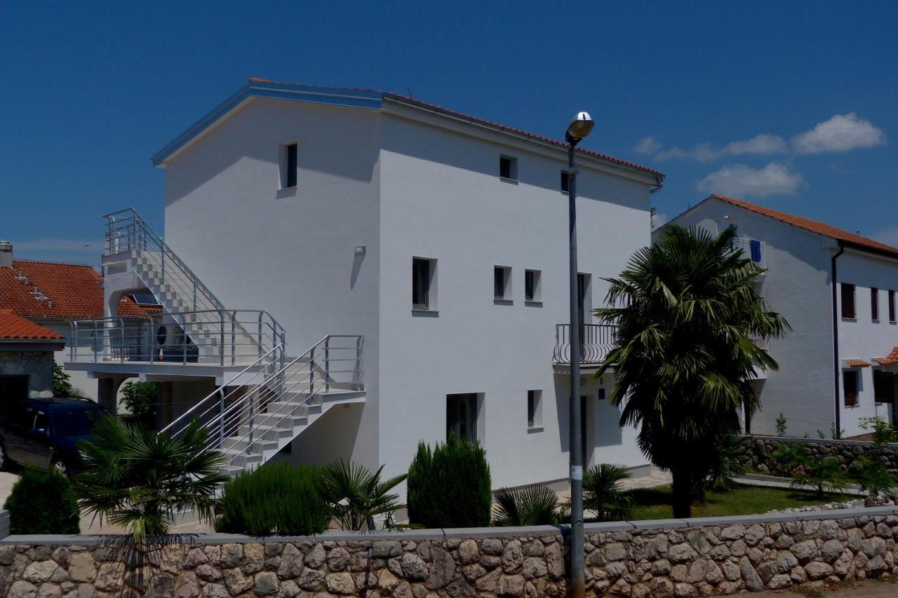 Apartments Monja & Dadi, Malinska, Vantacici Exterior foto